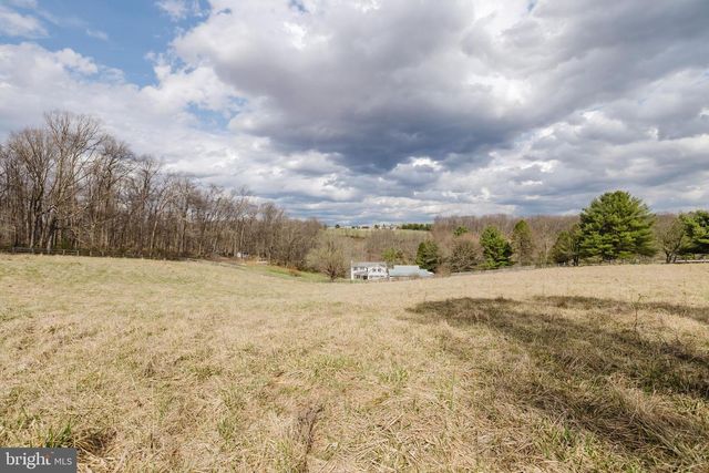 1568 DEER CREEK RD, New Freedom, PA 17349