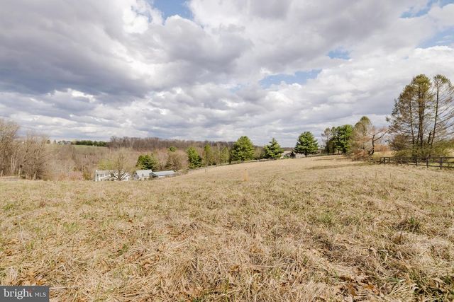 1568 DEER CREEK RD, New Freedom, PA 17349