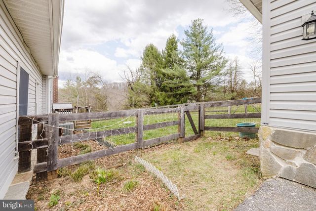 1568 DEER CREEK RD, New Freedom, PA 17349
