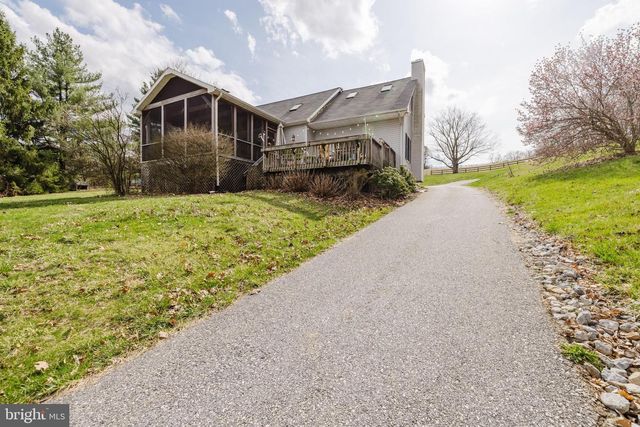 1568 DEER CREEK RD, New Freedom, PA 17349