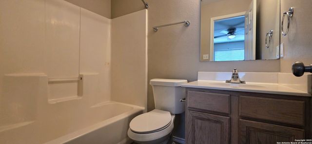 523 CLEARFIELD DR, New Braunfels, TX 78130