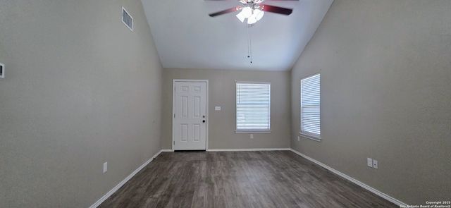 523 CLEARFIELD DR, New Braunfels, TX 78130