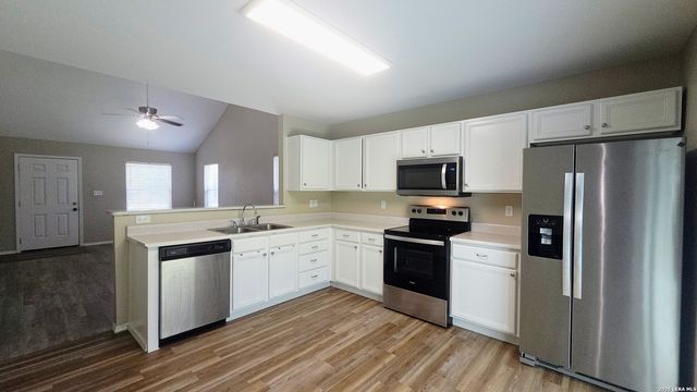523 CLEARFIELD DR, New Braunfels, TX 78130