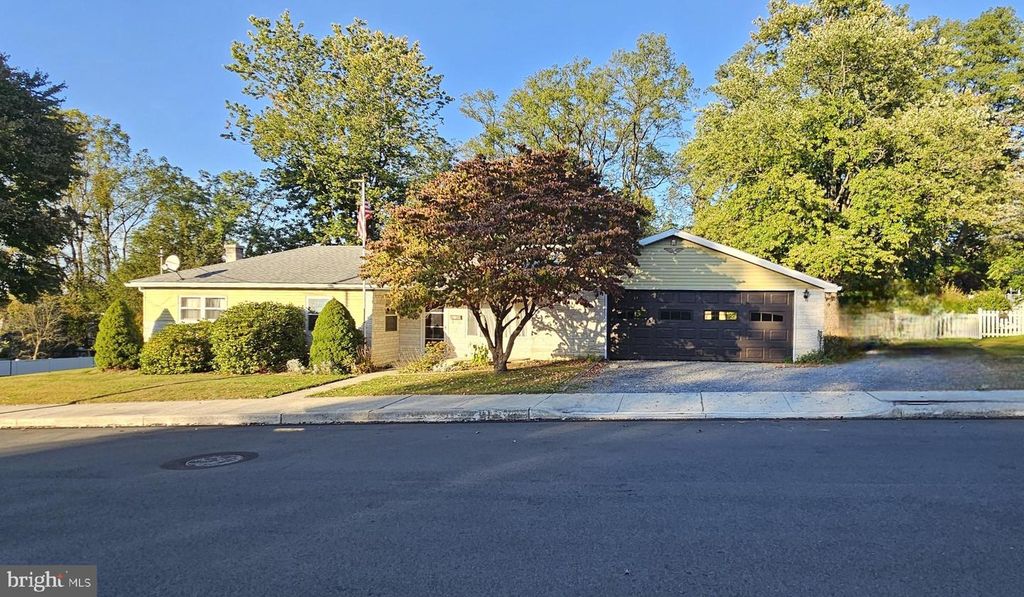 339 DELONG AVE, Emmaus, PA 18049