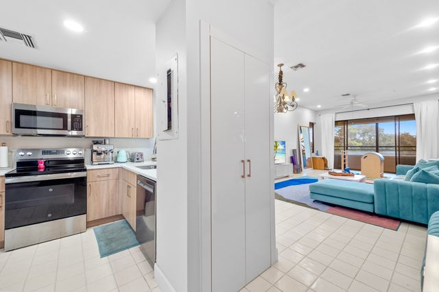 7460 La Paz Boulevard 304, Boca Raton, FL 33433