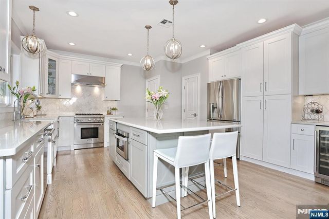 5 Colebrook Drive, Park Ridge, NJ 07656