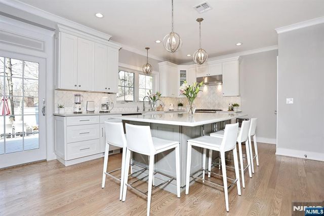 5 Colebrook Drive, Park Ridge, NJ 07656