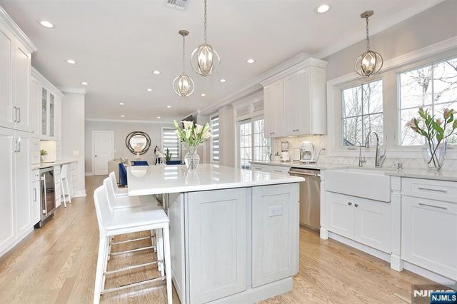 5 Colebrook Drive, Park Ridge, NJ 07656