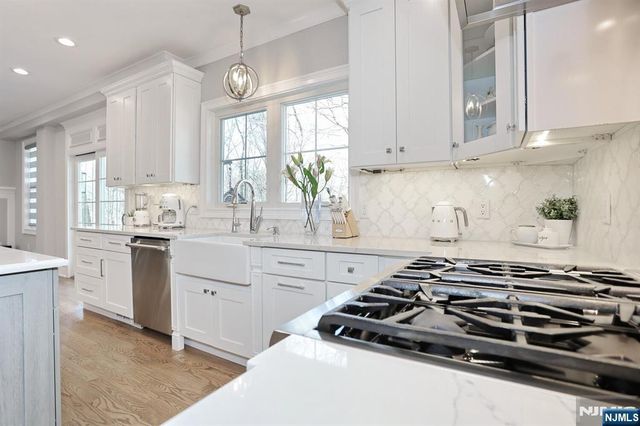 5 Colebrook Drive, Park Ridge, NJ 07656