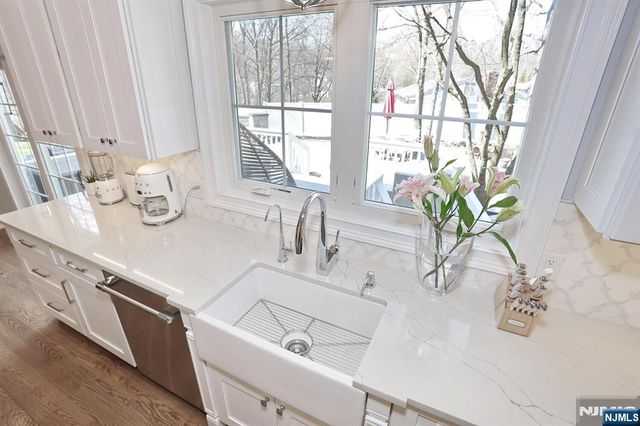 5 Colebrook Drive, Park Ridge, NJ 07656