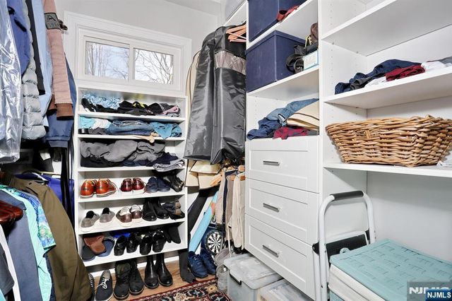 5 Colebrook Drive, Park Ridge, NJ 07656