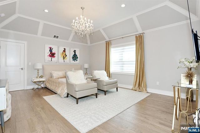 5 Colebrook Drive, Park Ridge, NJ 07656