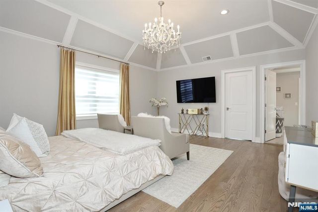 5 Colebrook Drive, Park Ridge, NJ 07656