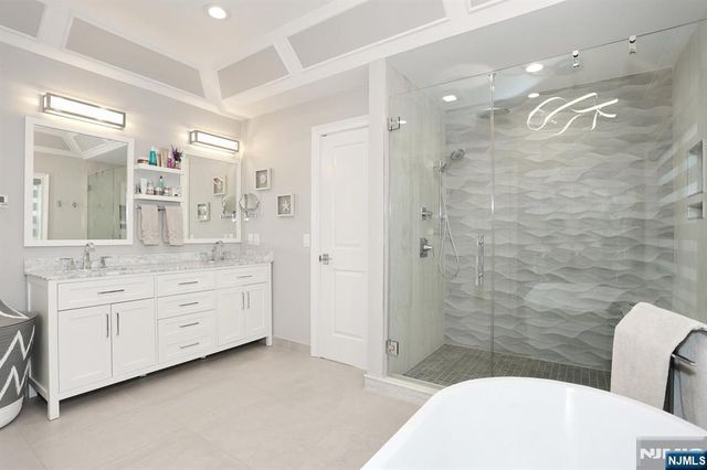 5 Colebrook Drive, Park Ridge, NJ 07656