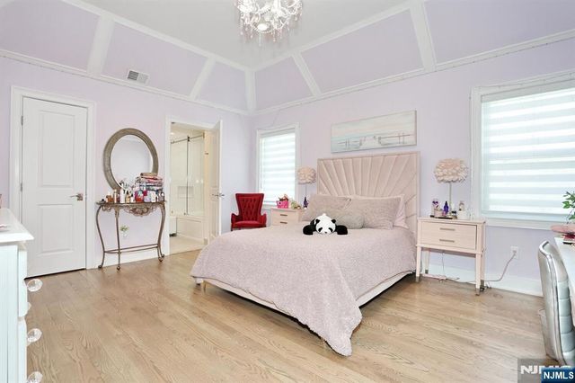 5 Colebrook Drive, Park Ridge, NJ 07656