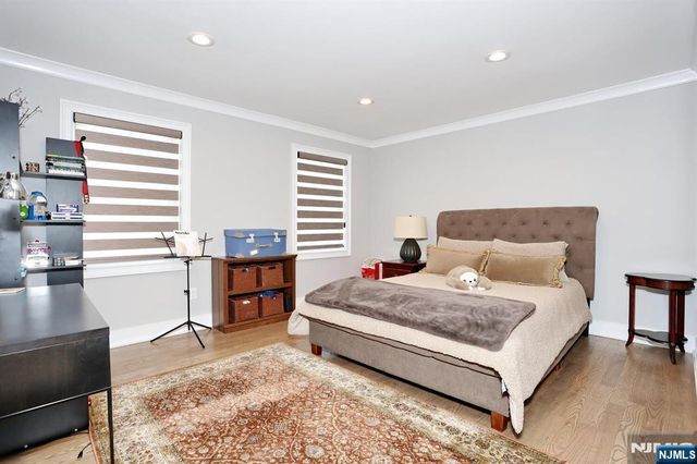 5 Colebrook Drive, Park Ridge, NJ 07656