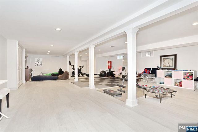 5 Colebrook Drive, Park Ridge, NJ 07656