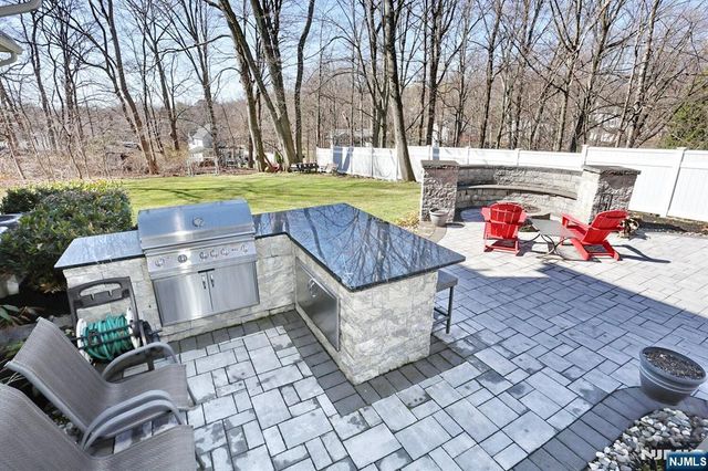 5 Colebrook Drive, Park Ridge, NJ 07656