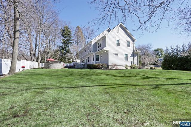 5 Colebrook Drive, Park Ridge, NJ 07656