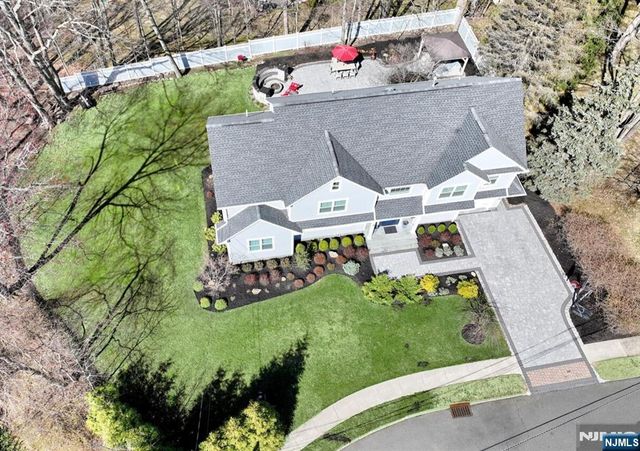 5 Colebrook Drive, Park Ridge, NJ 07656