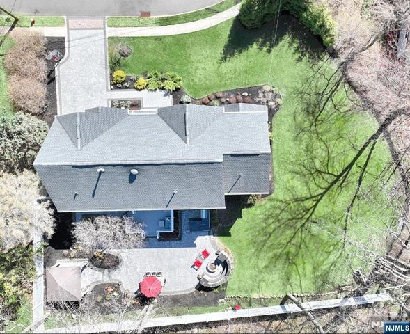 5 Colebrook Drive, Park Ridge, NJ 07656