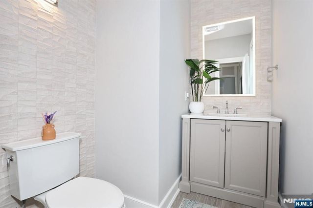 5 Colebrook Drive, Park Ridge, NJ 07656