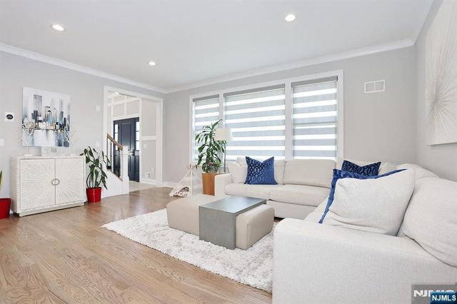 5 Colebrook Drive, Park Ridge, NJ 07656