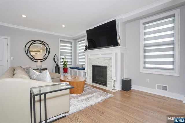 5 Colebrook Drive, Park Ridge, NJ 07656