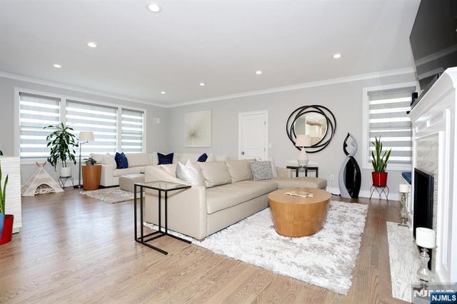 5 Colebrook Drive, Park Ridge, NJ 07656