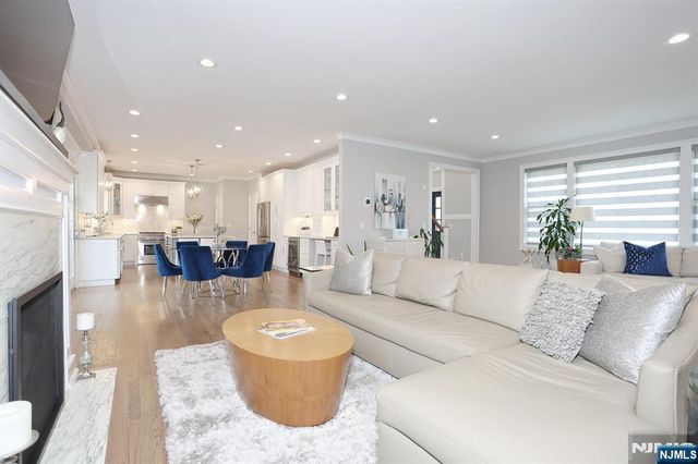 5 Colebrook Drive, Park Ridge, NJ 07656