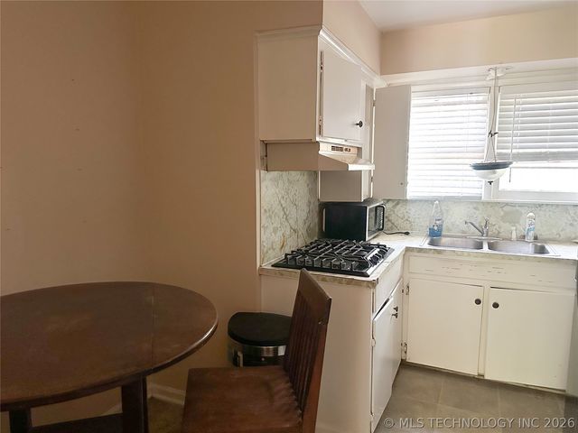 282 E 52nd Place N, Tulsa, OK 74126