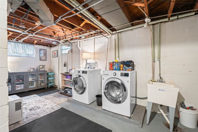 1633 38th Street, Des Moines, IA 50310