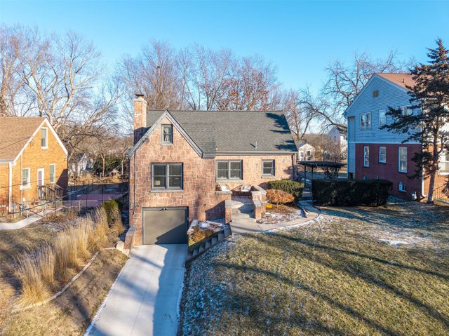 1633 38th Street, Des Moines, IA 50310