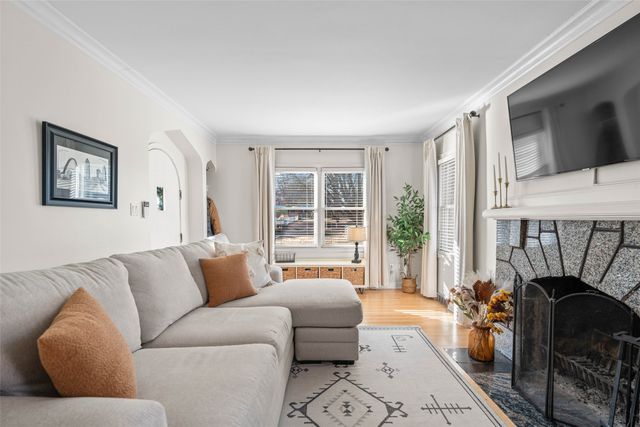 1633 38th Street, Des Moines, IA 50310