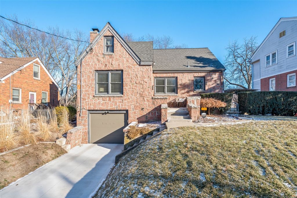 1633 38th Street, Des Moines, IA 50310