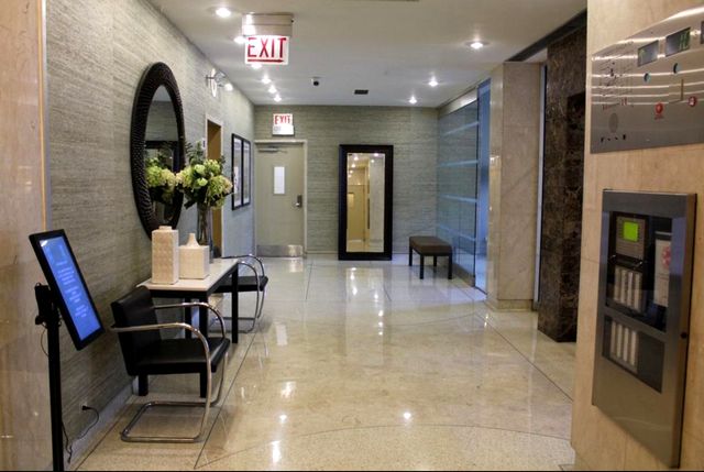 555 W Cornelia Avenue 1107, Chicago, IL 60657