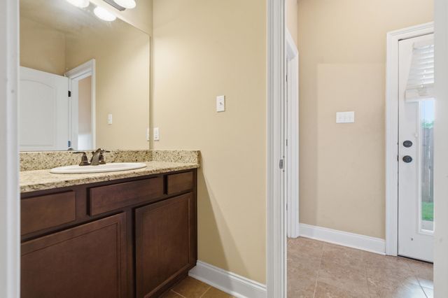 175 Highland Oaks Ave, Gray, LA 70359