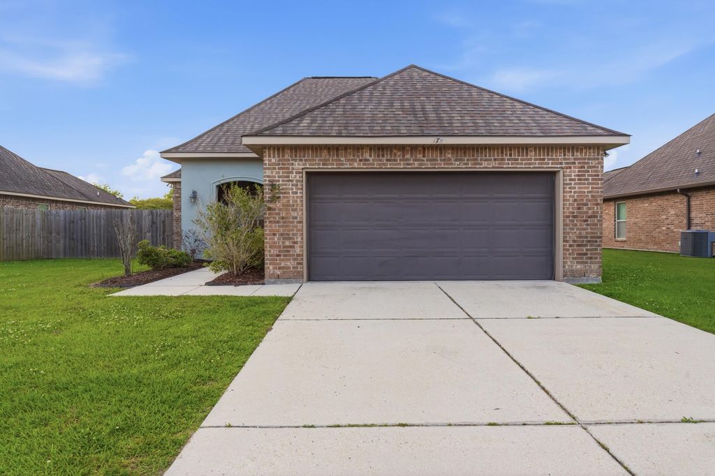 175 Highland Oaks Ave, Gray, LA 70359