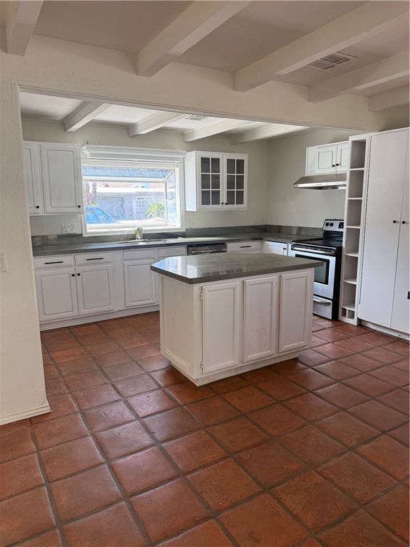 Image 5 of property listing at 54066 Avenida Velasco, La Quinta, CA 92253