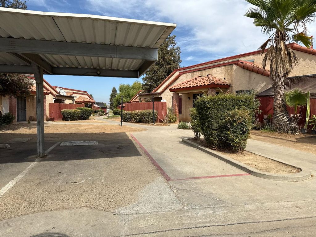 Image 1 of property listing at 1405 E Cypress Avenue # 137, Reedley, CA 93654
