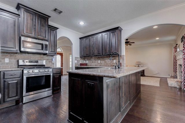 2688 Settlers Way Drive, Sealy, TX 77474