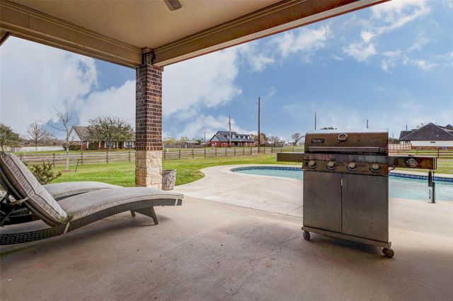 2688 Settlers Way Drive, Sealy, TX 77474