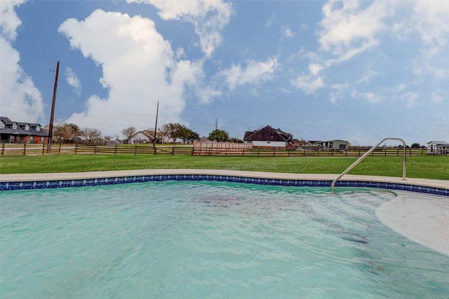 2688 Settlers Way Drive, Sealy, TX 77474