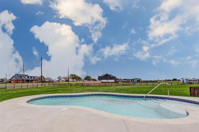 2688 Settlers Way Drive, Sealy, TX 77474