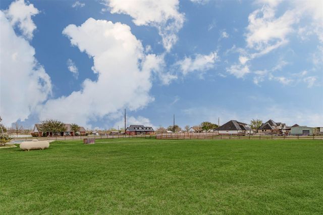 2688 Settlers Way Drive, Sealy, TX 77474