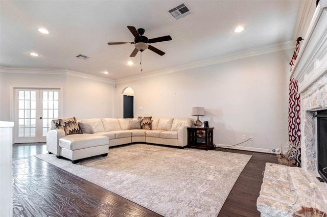 2688 Settlers Way Drive, Sealy, TX 77474