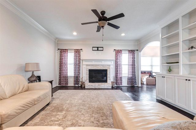 2688 Settlers Way Drive, Sealy, TX 77474