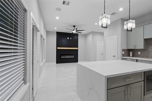 825 Paul Quinn Street D, Houston, TX 77091