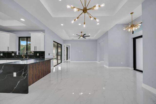 53 Susan Ave S, Lehigh Acres, FL 33976