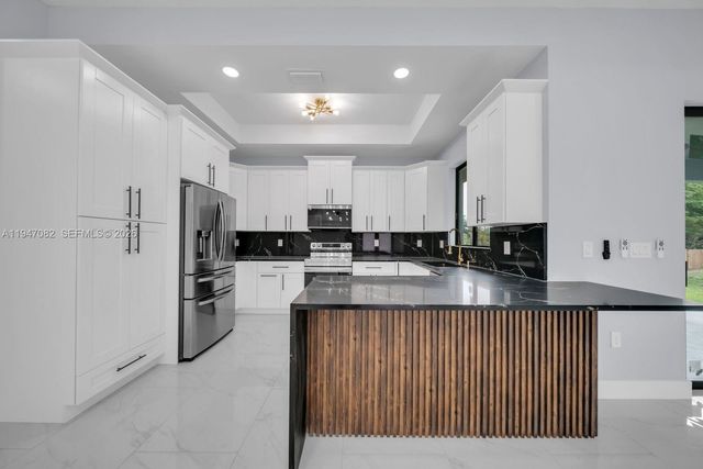 53 Susan Ave S, Lehigh Acres, FL 33976